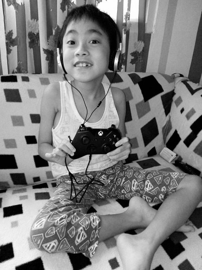 macs20holding20xbox_zpsqrxqud7z